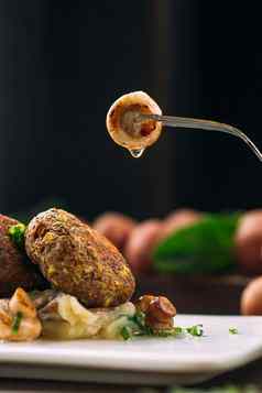 吃素食者falafels蘑菇