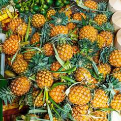 新鲜的菠萝新鲜的水果市场