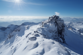 高耸入云的雪山山脉白雪