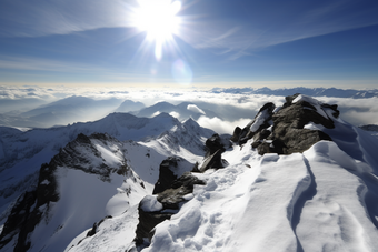 高耸入云的雪山<strong>阳光</strong>冰天雪地