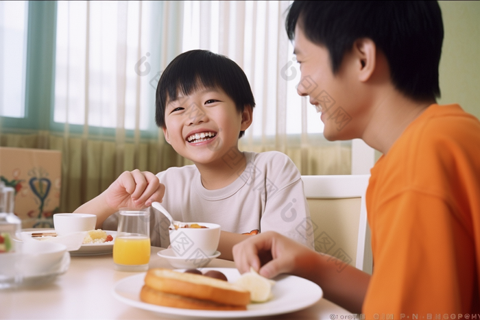 父子共进早餐儿子和谐