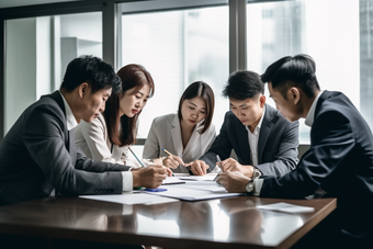 多人金融会议室内开会炒股