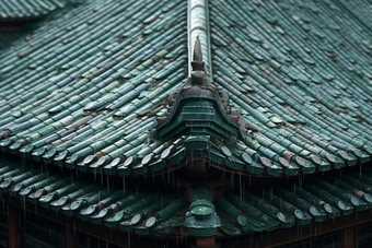 中式传统江南<strong>瓦片屋顶</strong>屋檐烟雨