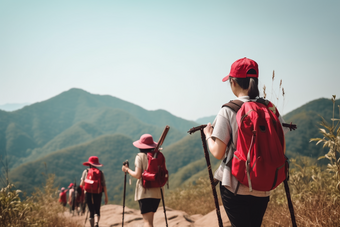 团队登山户外运动锻炼山顶