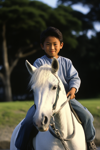 骑马的孩子蒙古草地