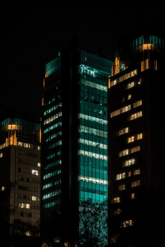 高楼大厦夜晚的灯光办公楼璀璨