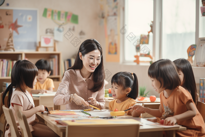 幼儿园上课的老师孩子儿童活动室