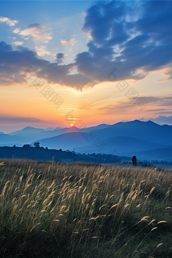 夕阳下的山脉唯美竖图云广阔