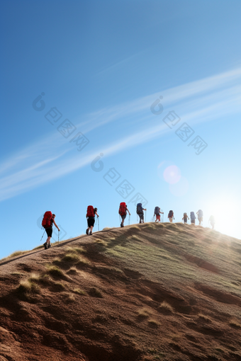 爬山者攀登山顶