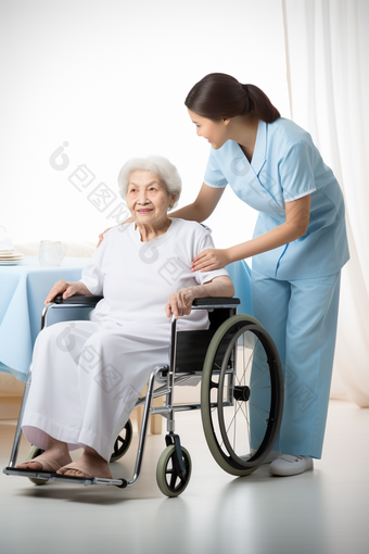 护士照护轮椅老人养老护理