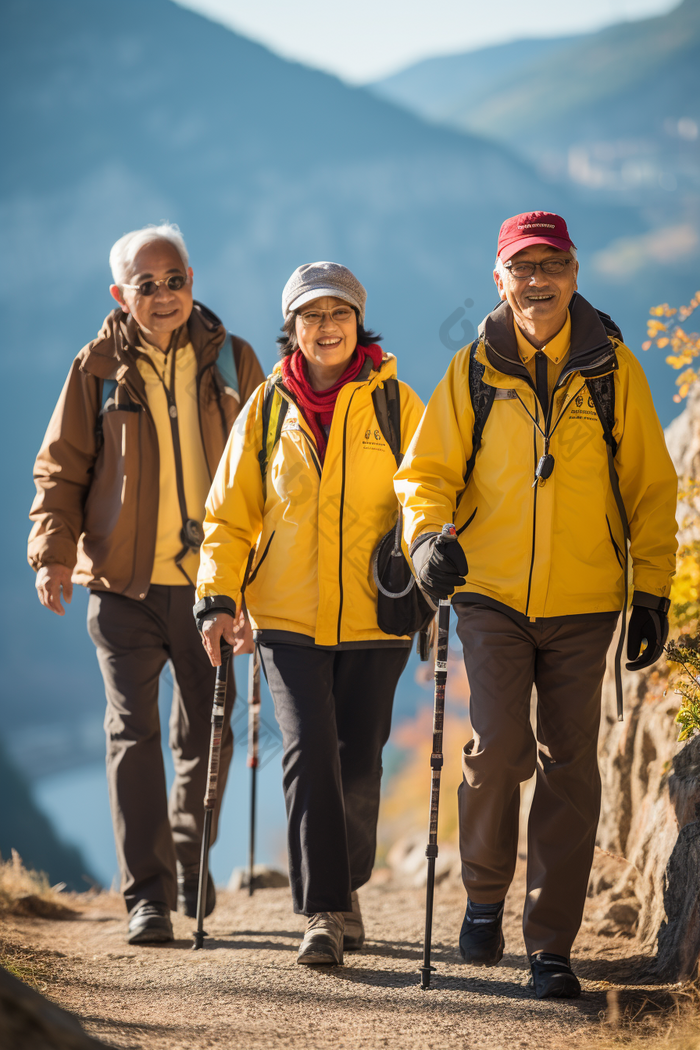 老年人户外徒步登山户外运动团队图片-包图网