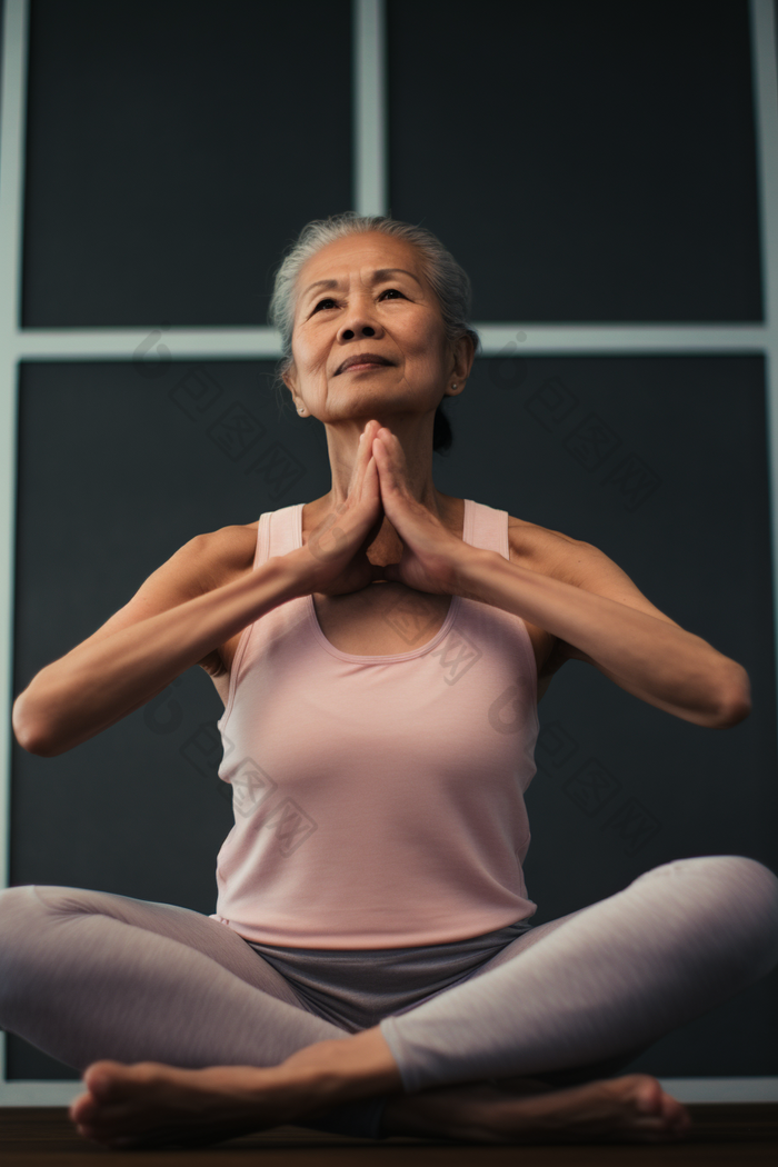 老年人瑜伽健身舒适银发经济