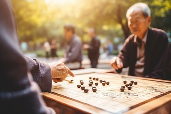 老年人公园棋类游戏养老温馨