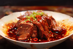 中国餐饮美食地方川菜夫妻肺片摄影图