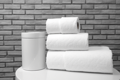 马桶浴巾布草布料居家洗护用品酒店宾馆旅店商务摄影图