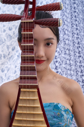 弹琵琶的青年东方美女古典风格素材