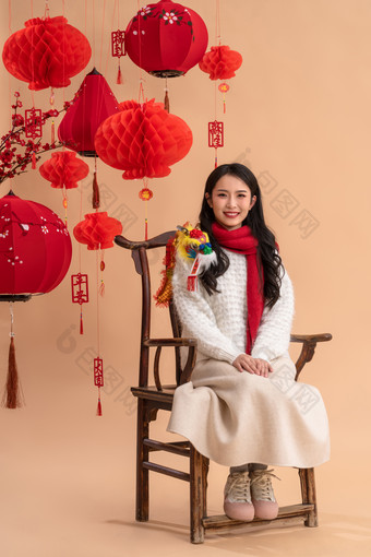 新年祝福，一位亚洲青年女性过新年生肖镜头