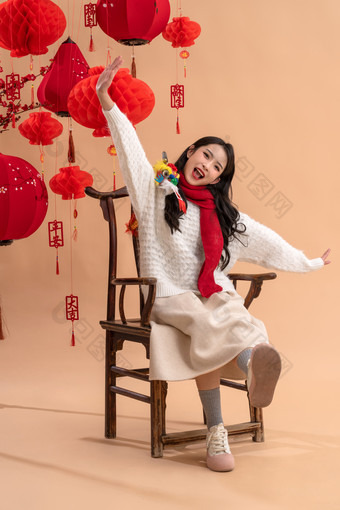新年祝福，一位亚洲青年女性过新年<strong>龙年</strong>照片