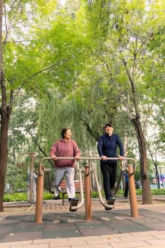 <strong>老年人老年人</strong>相伴有氧运动欢乐影相