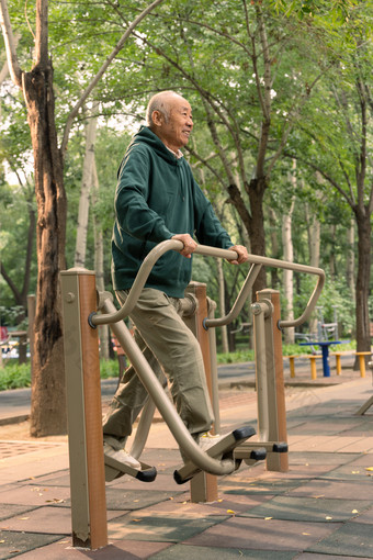 <strong>老年人老年人</strong>白昼锻炼