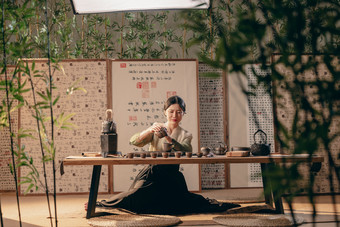 茶艺青年女人古装禅宗自然拍摄