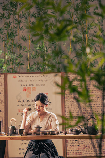 茶道青年女人竹子禅宗