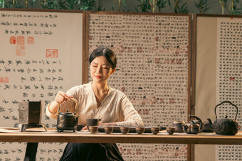 茶艺青年女人陶瓦器中国文化女招待高清图片