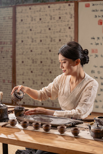 茶艺青年女人传统文化展示享乐
