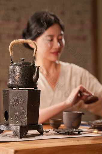 茶道女人陶瓦器照片