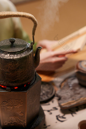 围炉煮茶火炉茶杯照片