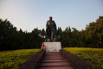 深圳莲花山公园雕刻记忆低视角