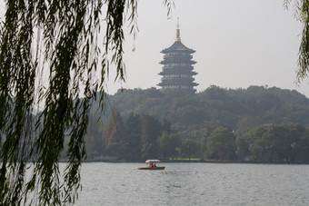 浙江省杭州<strong>西湖雷峰塔</strong>水影相