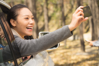 年轻女人户外郊游度假自驾游生态旅游素材