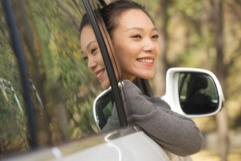 年轻女人户外郊<strong>游玩</strong>耍青年女人