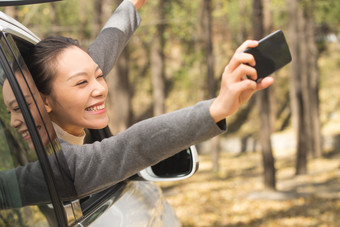 青年女人户外郊游彩色图片宁静