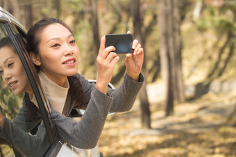 年轻女人户外郊游旅行成年人