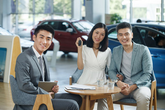 销售和顾客青年人汽车产业