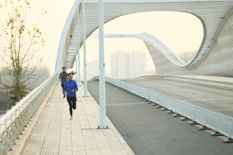 情侣慢跑运动服素材