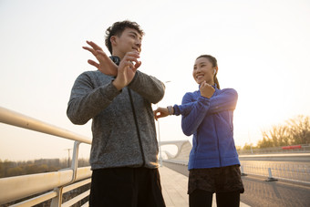 青年情侣热身<strong>瘦身</strong>青年女人镜头