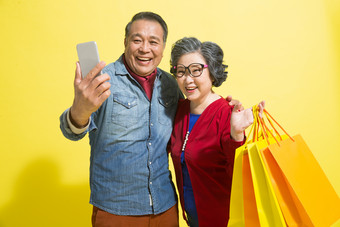 老年夫妇逛街老年女人彩色图片半身像<strong>摄影</strong>