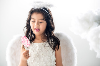 小女孩吃棒棒糖成长可爱的欢乐