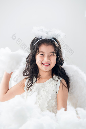小天使儿童天堂垂直构图摄影