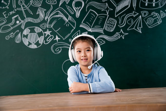 小学生学习耳机创意漂亮的<strong>高清图片</strong>