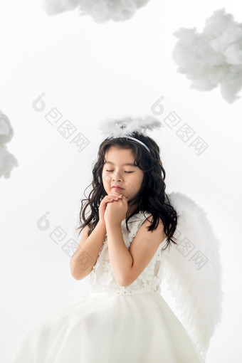 快乐的小天使做祈祷中国拍摄