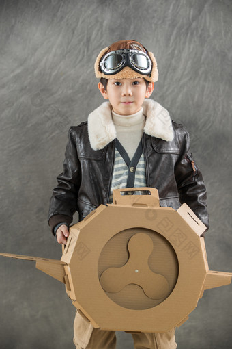 男孩模型飞机纸飞机学龄儿童照片图片