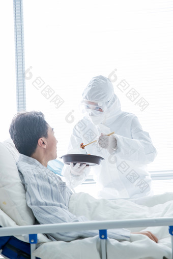 医生吃饭预防新型冠状病毒餐具防流感口罩摄影图