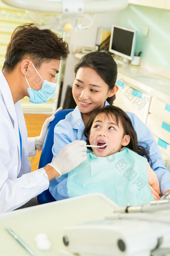 牙科医生病人儿童牙科设备卫生