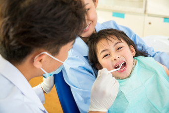 牙科医生病人检查个人护理场景