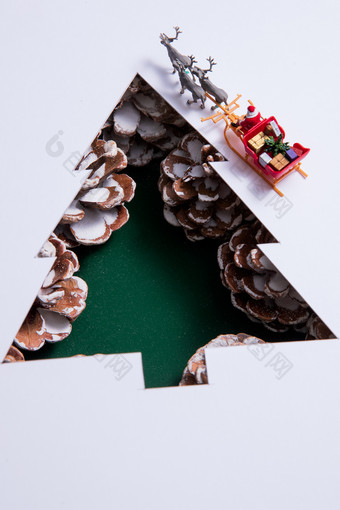 创意圣诞树组物体摄影图