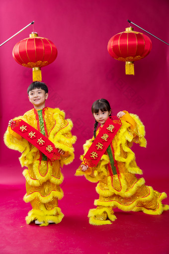 过年舞狮友谊镜头